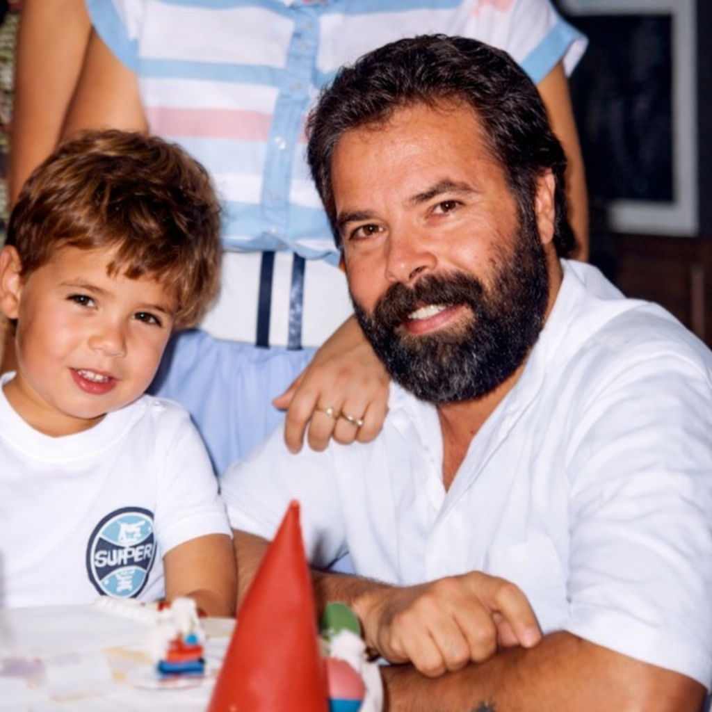 Foto restaurada — pai e filho