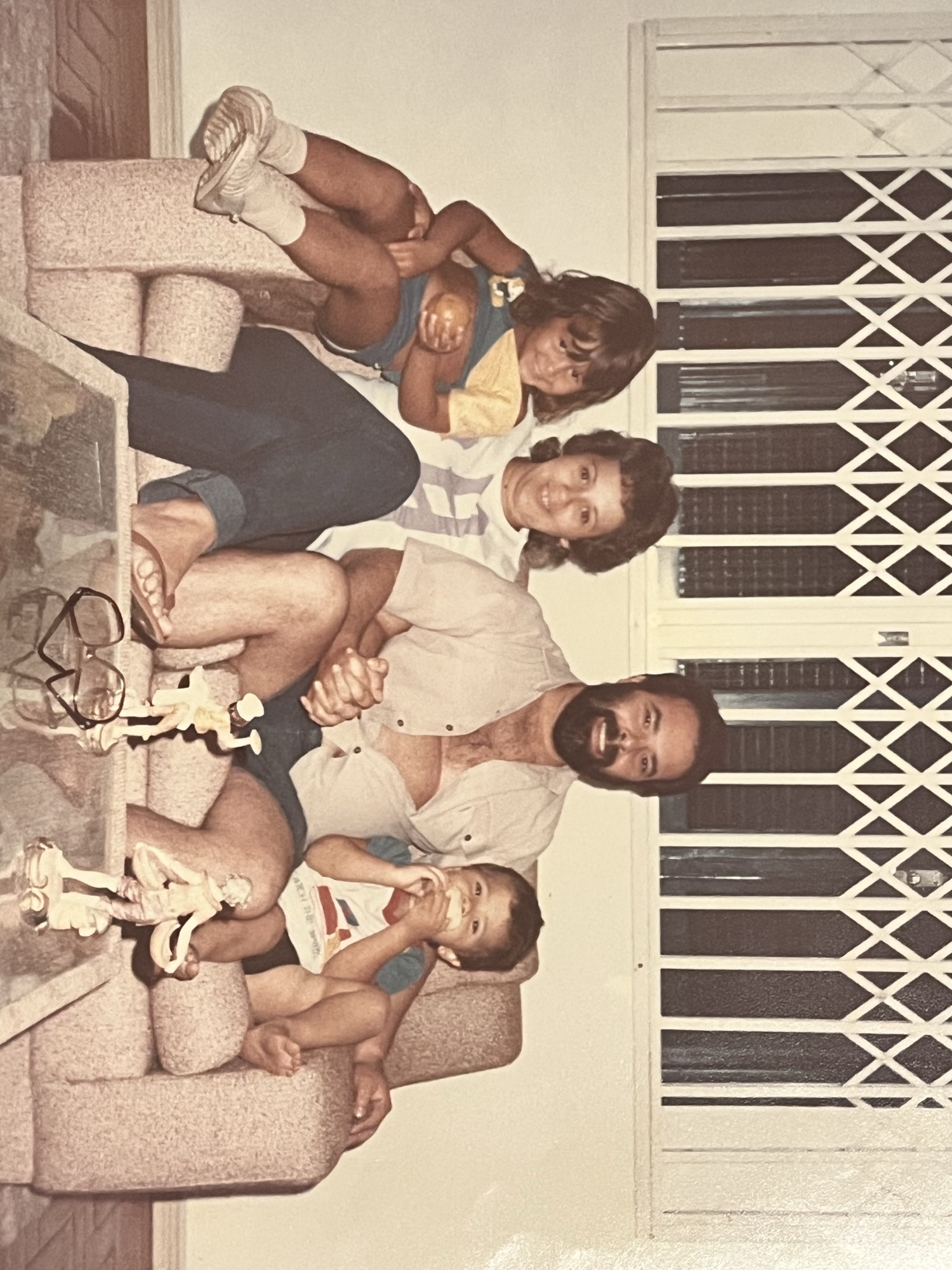 Família no sofá — foto original